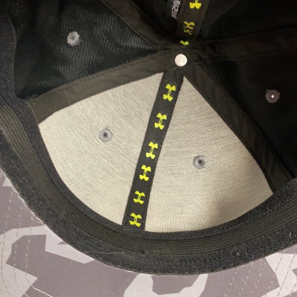 Under armor baseball hat - Picture 4 of 4